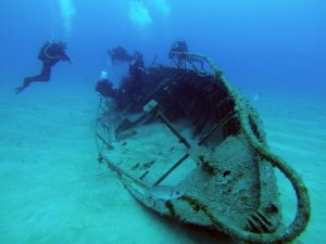 25 Diving Atlantis