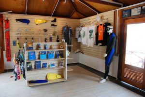 9 dive center shop