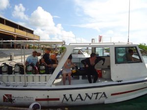 boat dive roatan