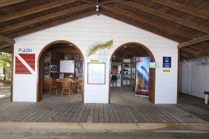 dive shop roatan