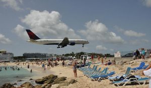 plane landing st maarten