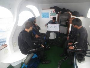 scuba dive briefing galapgos