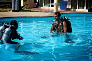 scuba lessons pool