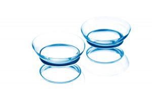 wear contacts while diving
